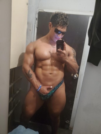 axel-el-domadorhijo-del-mismo-seuz-100-un-macho-semental-de-184-con-un-cuerpo-del-mismo-dios-griego-apolo-y-con-un-buen-dote-big-3